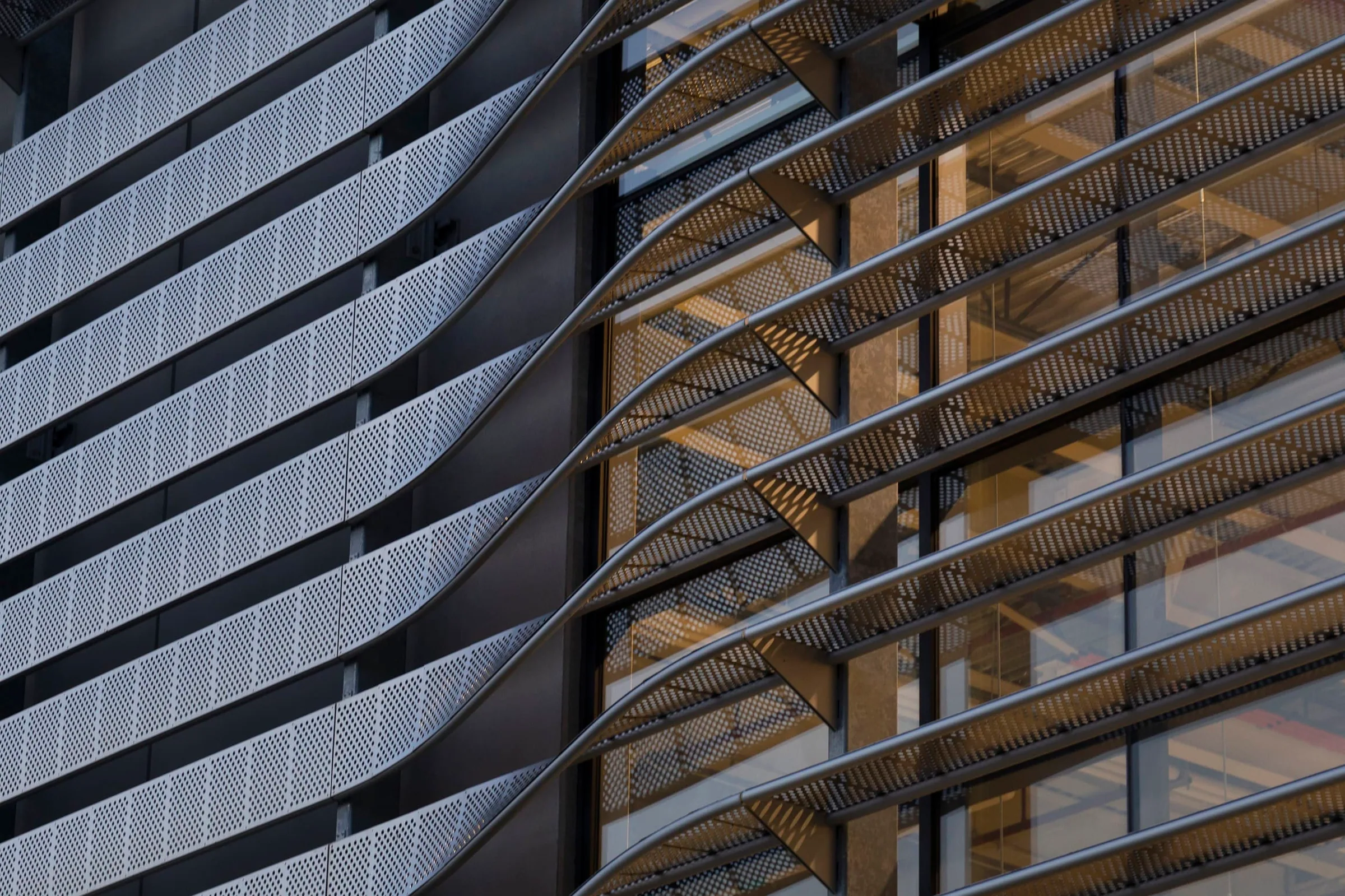 Twisted fins sweeping across the glass