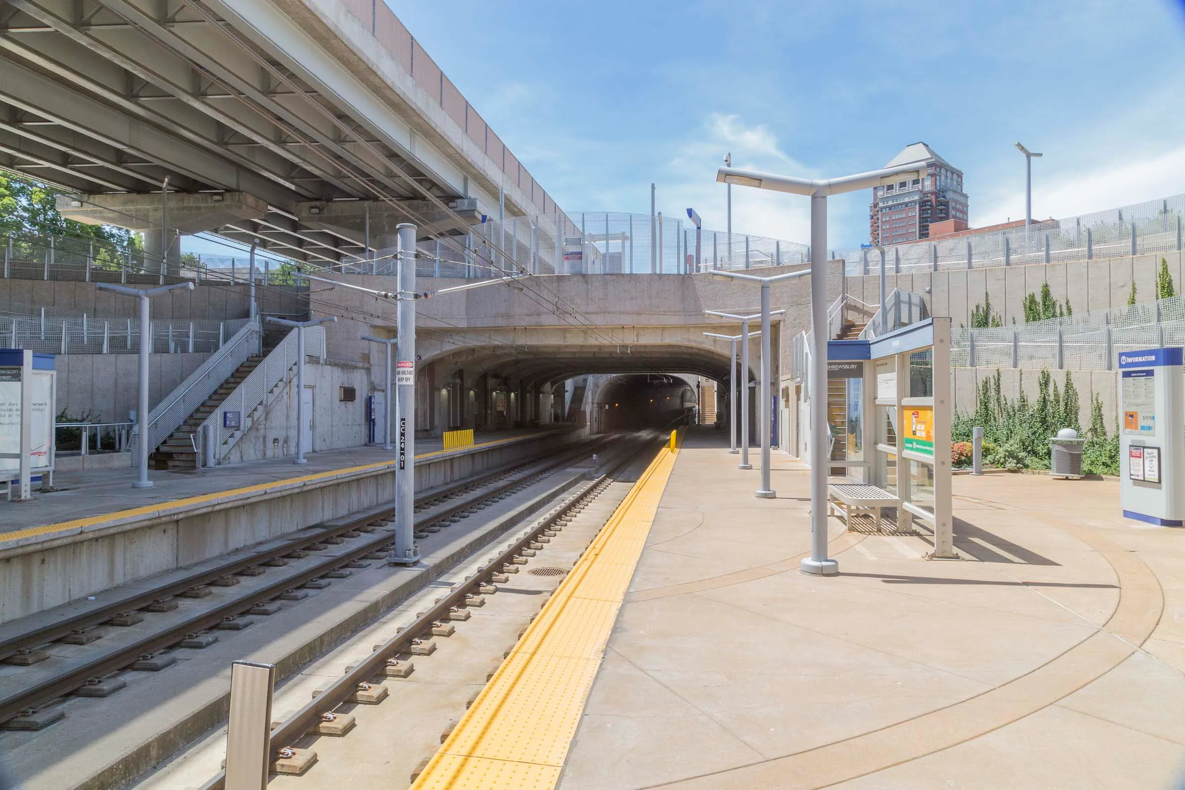 Tracks running into the tunnel past the platform
