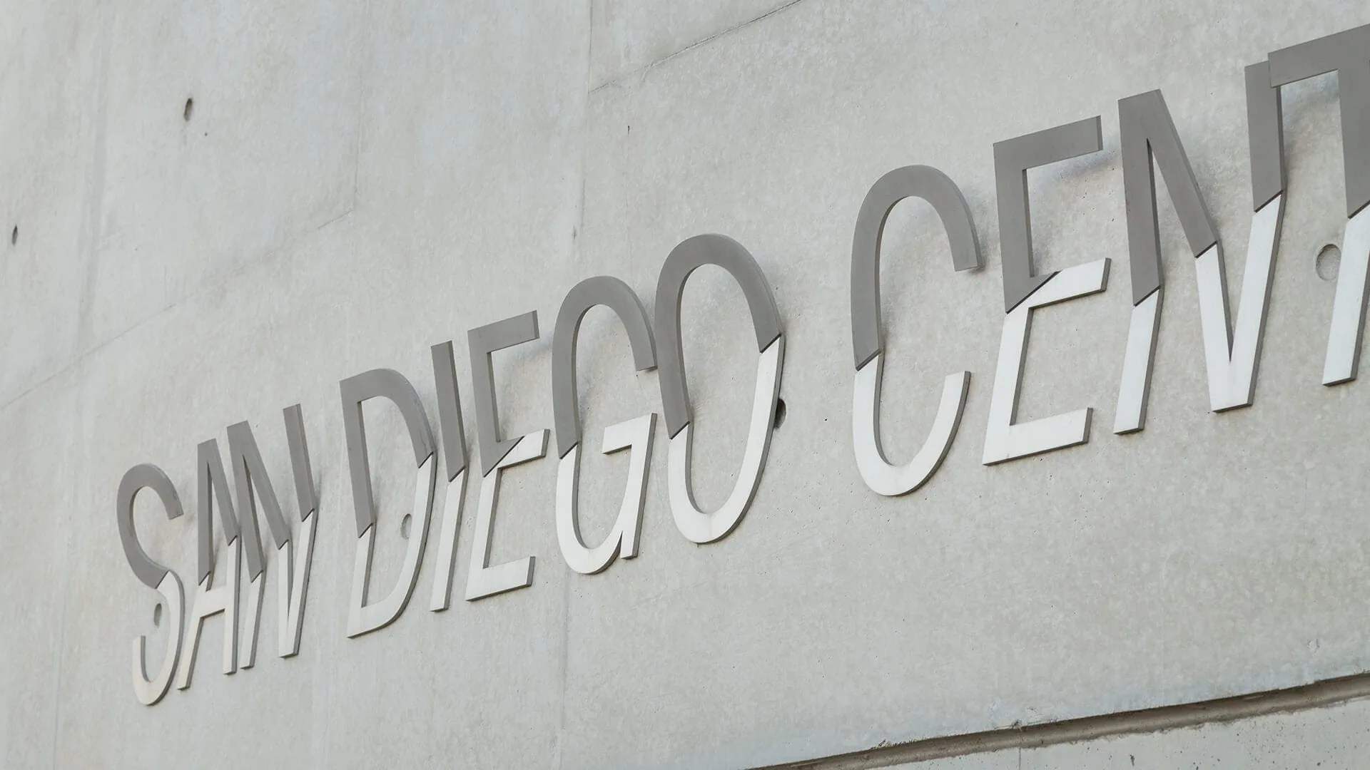 Large metal letters reading San Diego Central Library