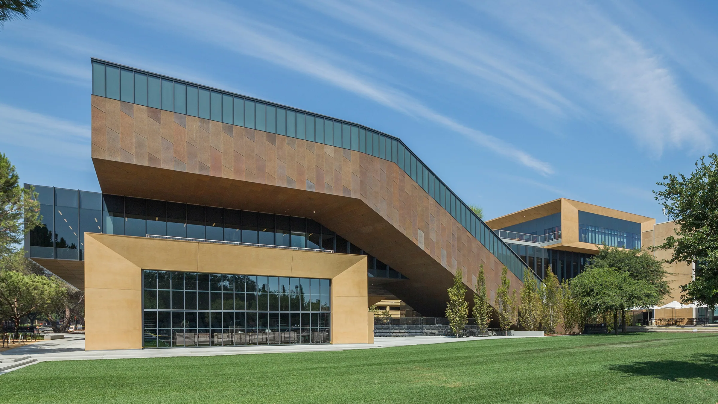The McMurtry Building’s zinc-clad wing sweeping over a lawn