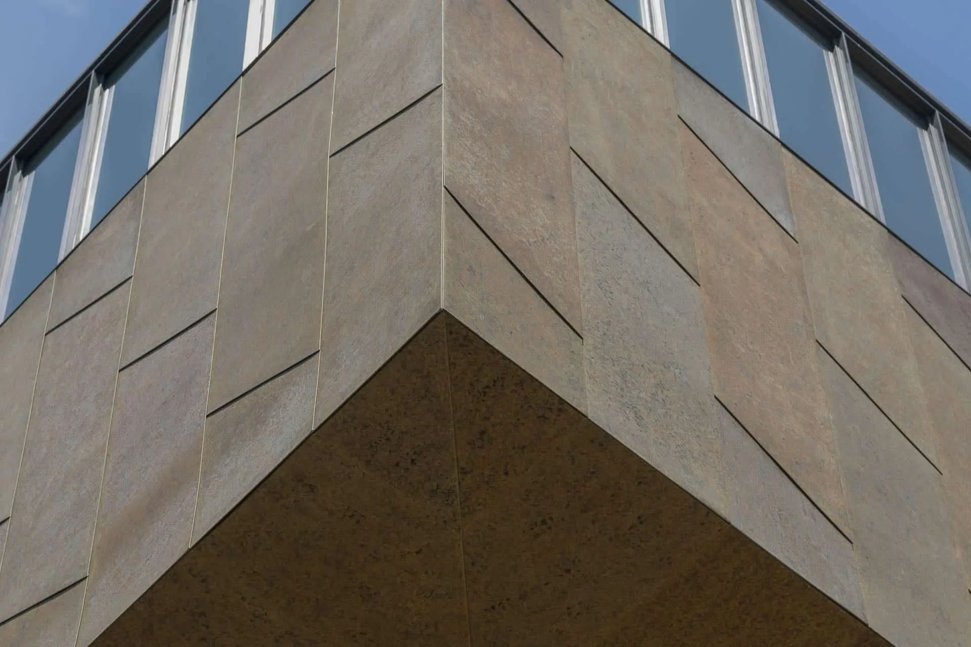A zinc corner meeting a band of windows